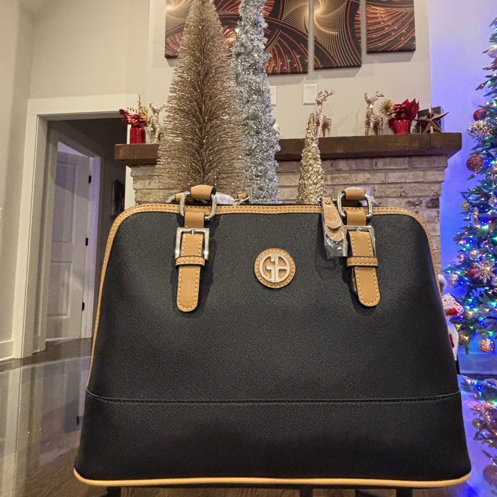 Giani Bernini handbag NWT. Perfect!